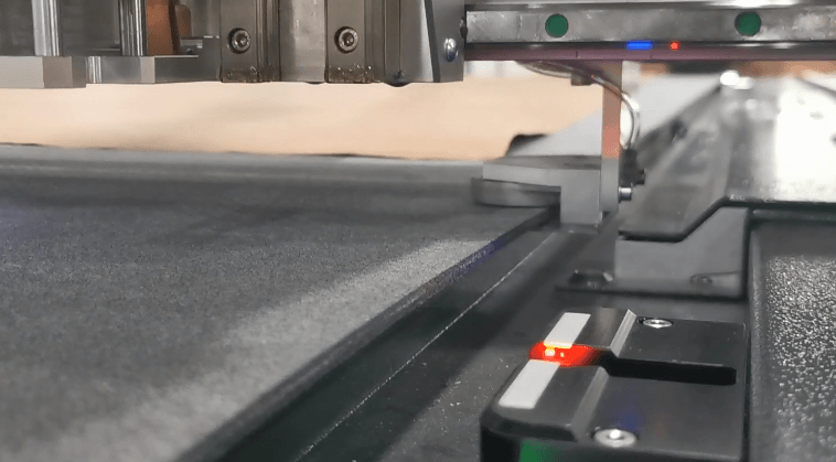 Automatic knife initialization system 